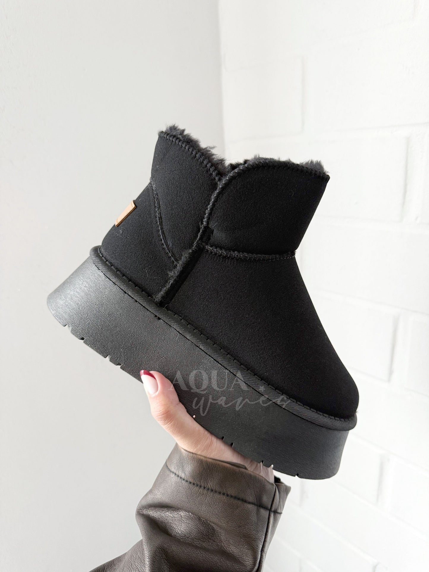PANTUBOTA NEGRO