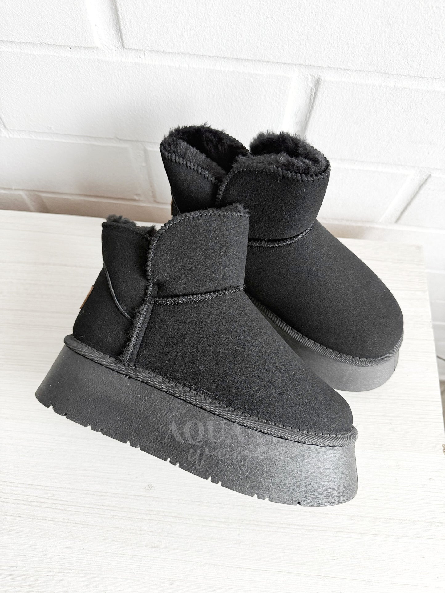 PANTUBOTA NEGRO