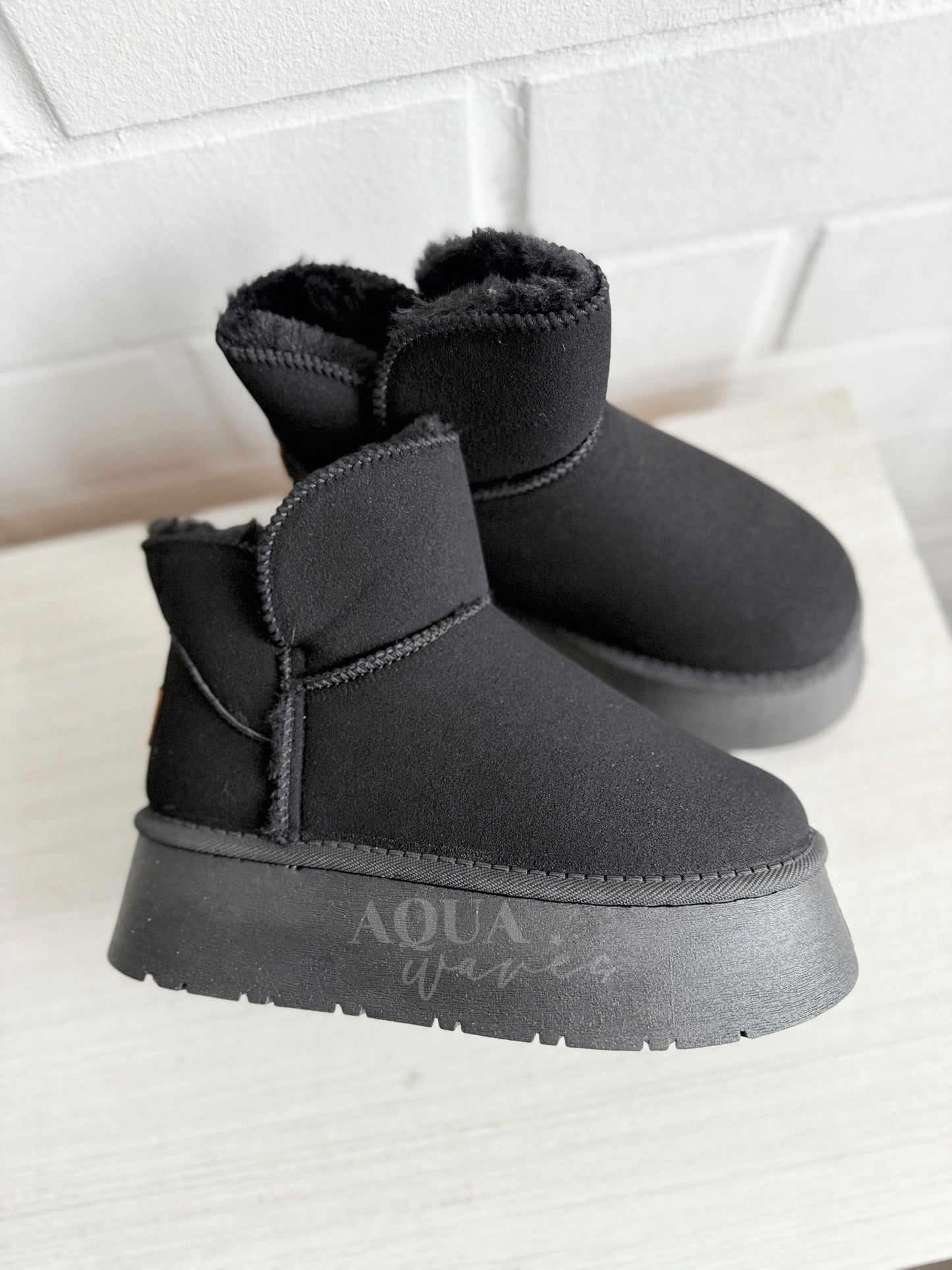 PANTUBOTA NEGRO