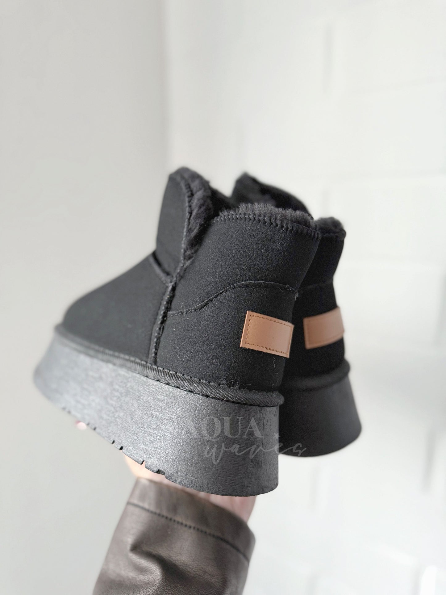 PANTUBOTA NEGRO