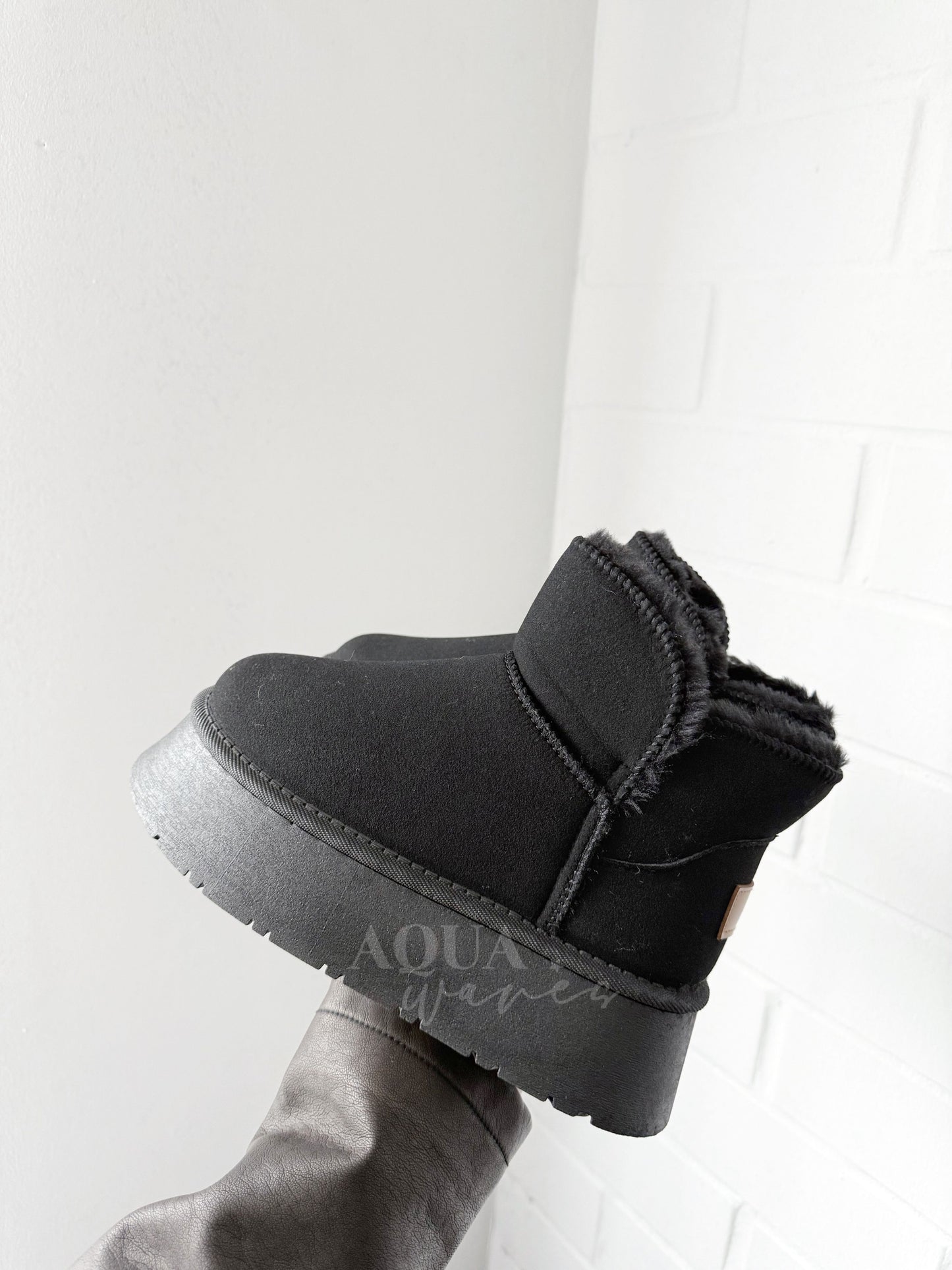 PANTUBOTA NEGRO