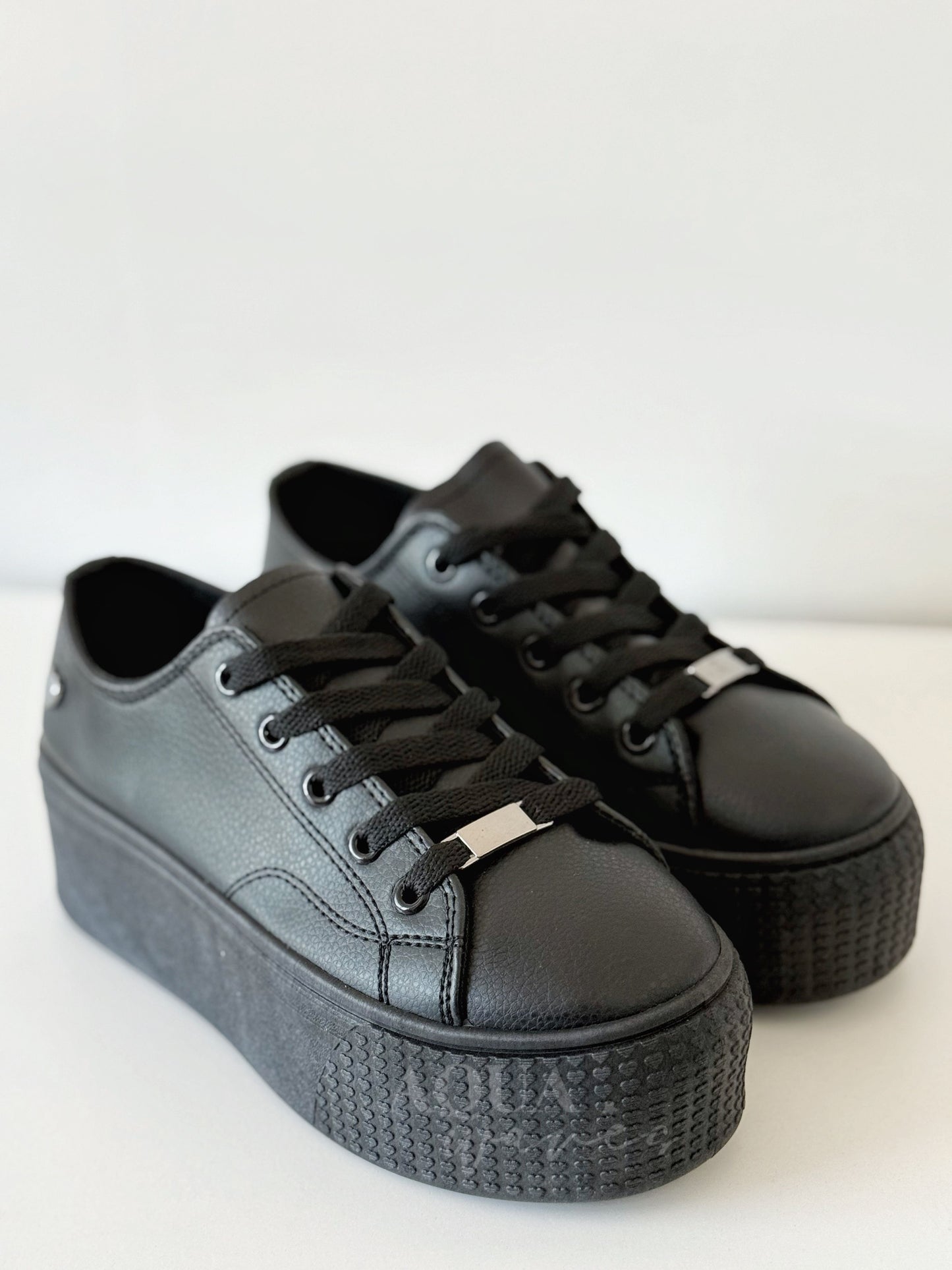 ZAPATILLA DENISSE CUERO