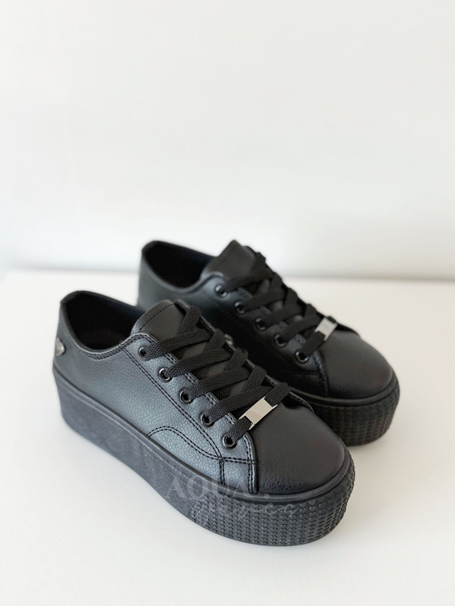 ZAPATILLA DENISSE CUERO