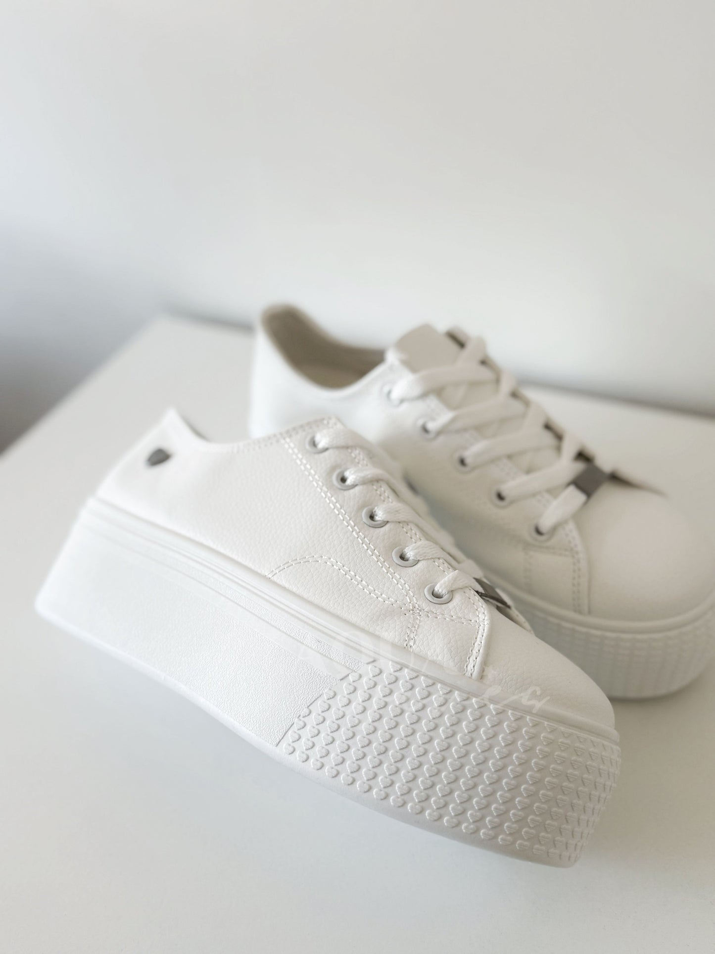 ZAPATILLA DAFNE CUERO